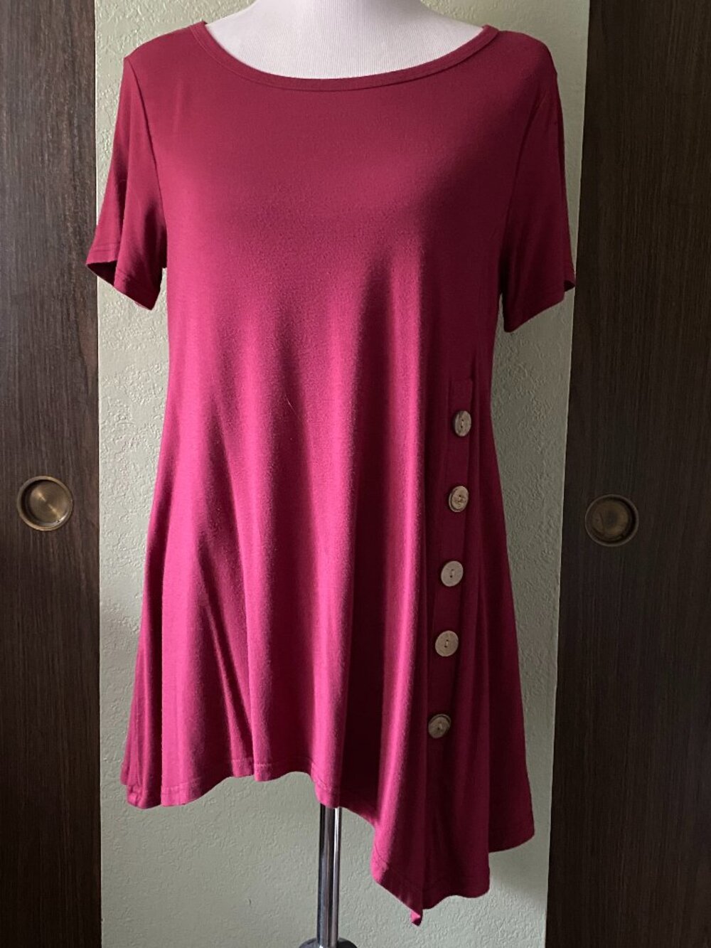 Cranberry Red Lightweight Knit Pullover Flowy Top Blouse Button Accents Sz L